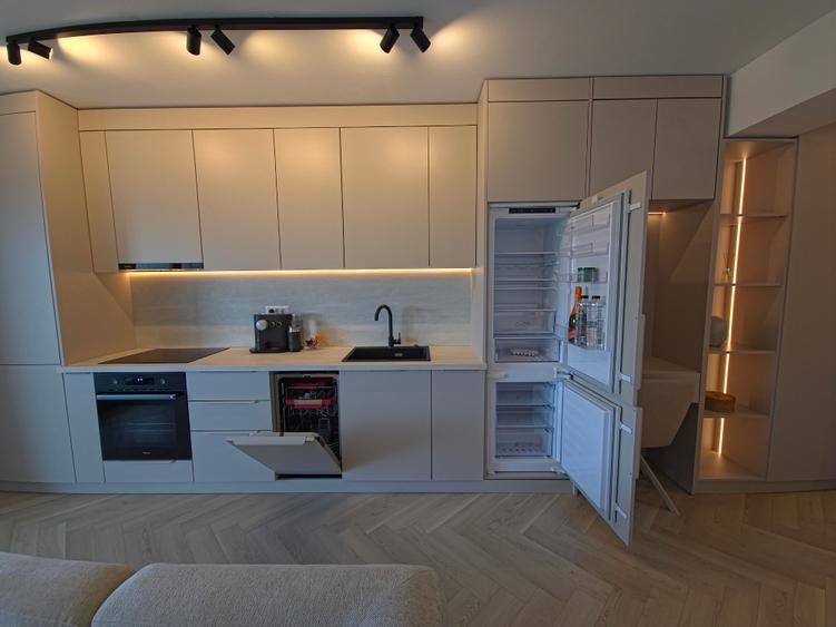 Prima închiriere Studio lux vedere lac parcare subterană Mamaia