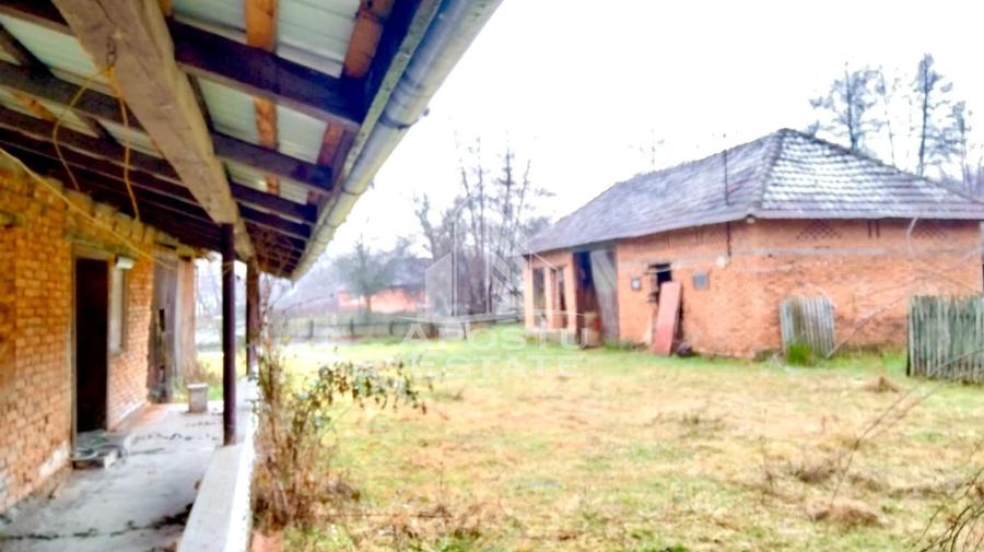 Casa cu potential amenajare pescarie- Zona Varfurile