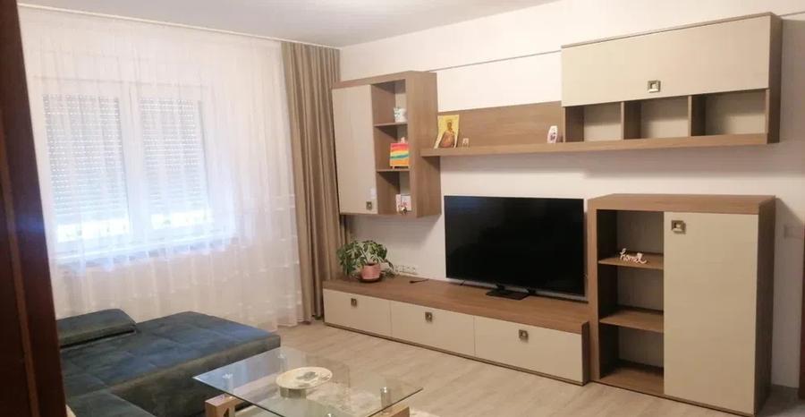 APARTAMENT SPAȚIOS CU 3 CAMERE, ULTRACENTRAL – 2 BĂI, PARCARE PRIVATĂ