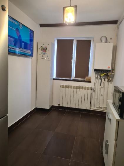 Apartament 4 camere !! PERSOANA FIZICA !! INEL 2