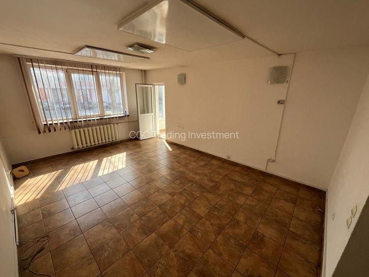 Centru apartament cu 4 camere si garaj proprietate - 2