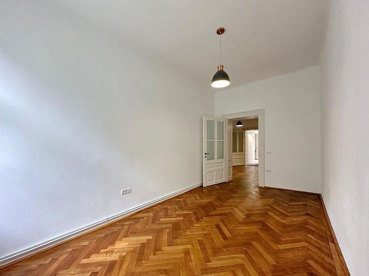 Apartament cu 3 camere in centrul istoric al Brasovului