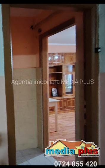 De vanzare apartament 2 camere etajul 3, Micro 40 - 5
