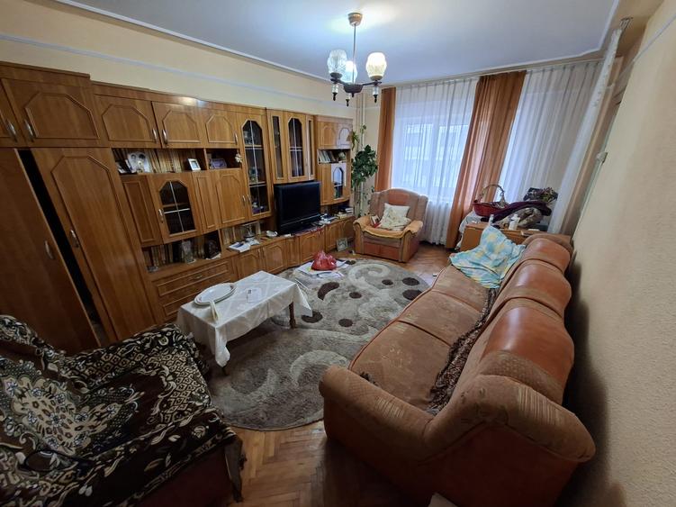 Apartament cu 2 camere, decomnadat, zona Cug