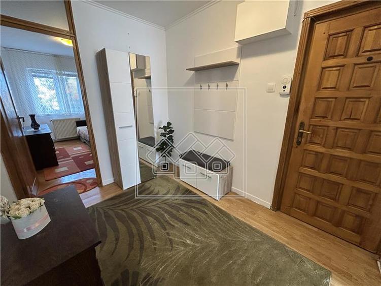 Apartament spatios cu 3 camere, Str. Scoala de Inot