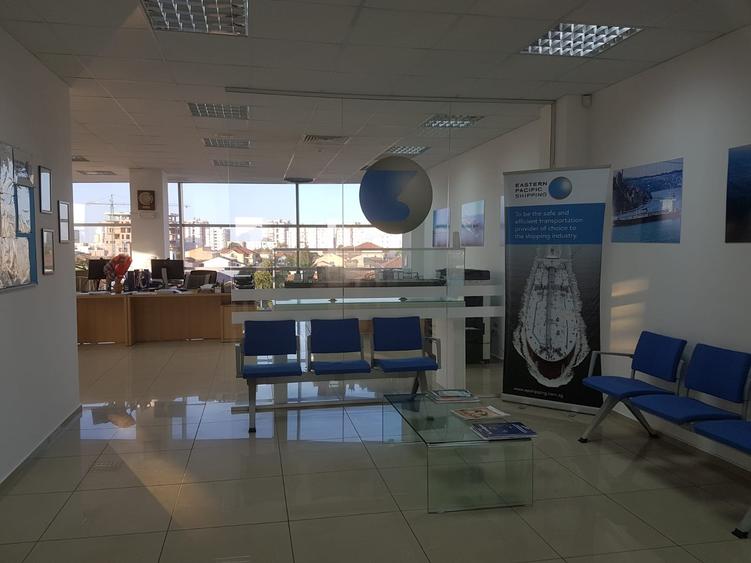 Birou elegant, mobilat,luminos, supraf. vitrata mare, lift , 241 mp, Bd. Mamaia