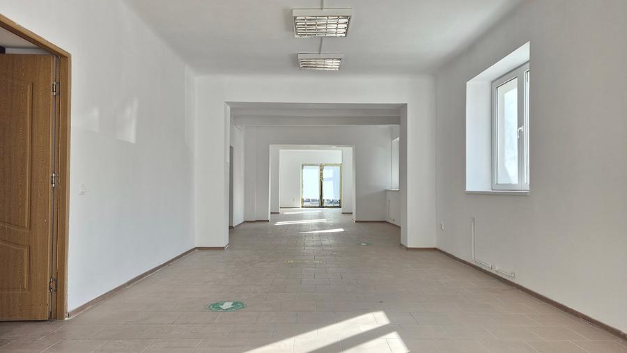 Spațiu comercial, 900 mp utili, 500 mp teren, Astra - Carpaților.