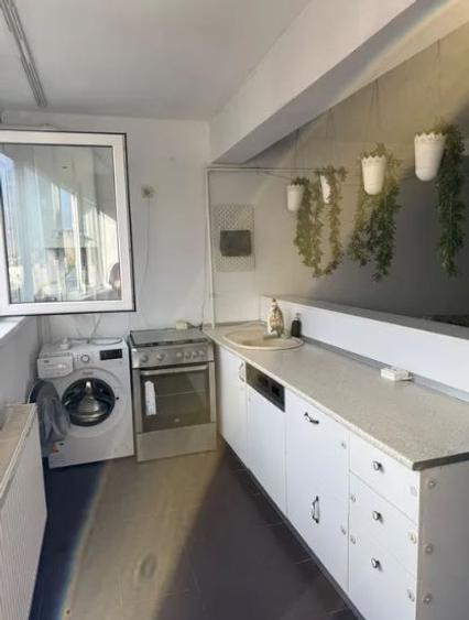 Apartament 3 Camere,Fizicienilor,Amenajat,2 bai,centrala,mobilat,Liber