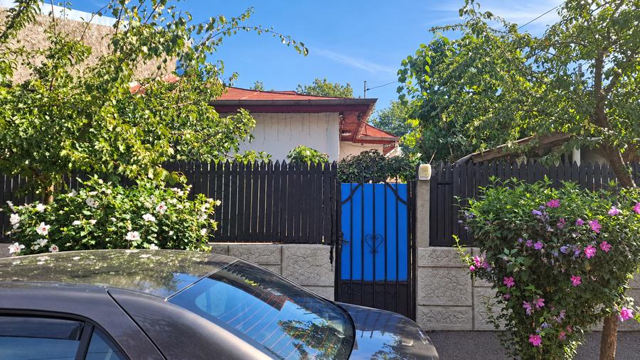 Casă 4 camere 3 dormitoare in zona București Noi -Singur în curte