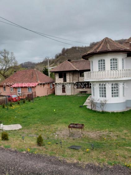 Casa cu 5 camere + teren intravilan de 1209 mp in Iscroni- Aninoasa - 6