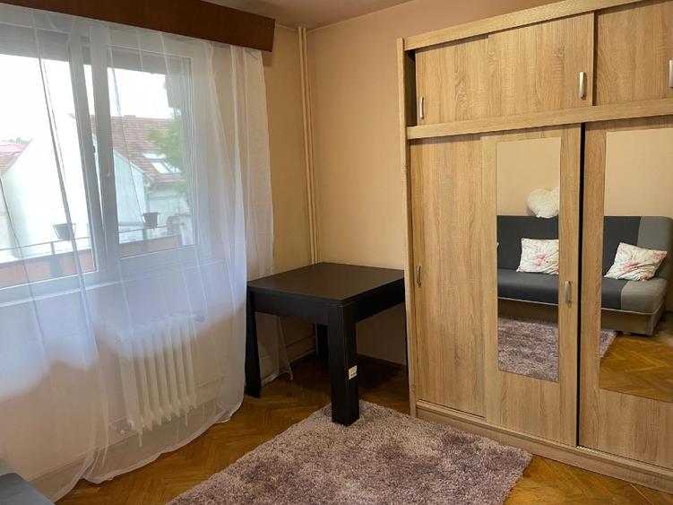 Apartament 3 camere decomandat, ultracentral - B.dul Magheru Oradea