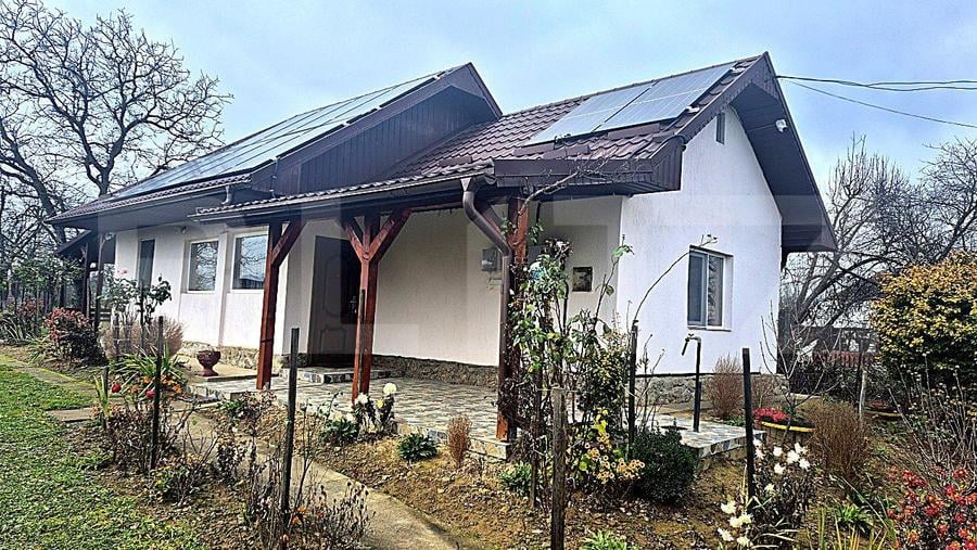 Casa cu 2 camere, 65 mp, teren 2910 mp, in Viile Satu Mare