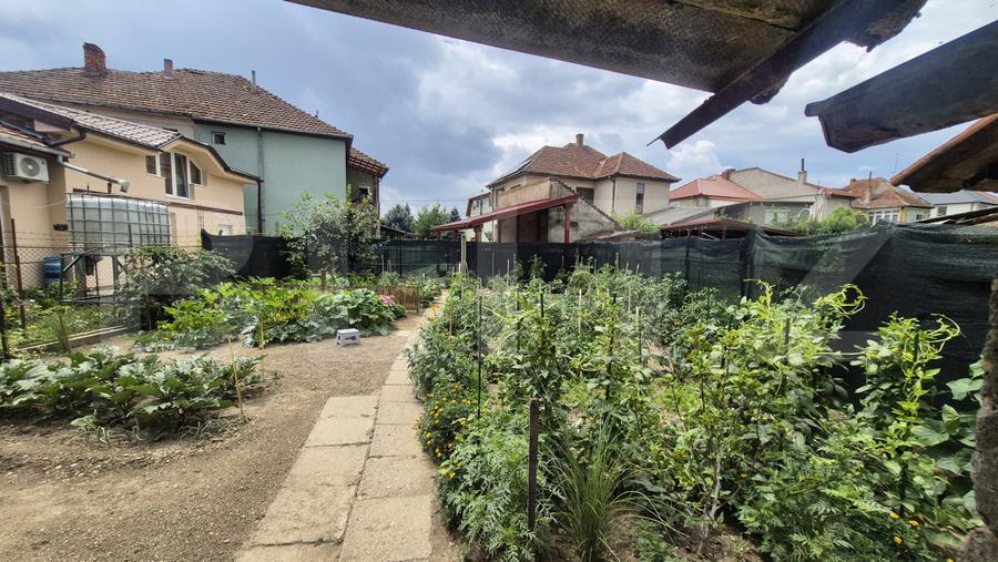 Casa 4 dormitoare, 220 mp, teren 500 mp, zona Titulescu