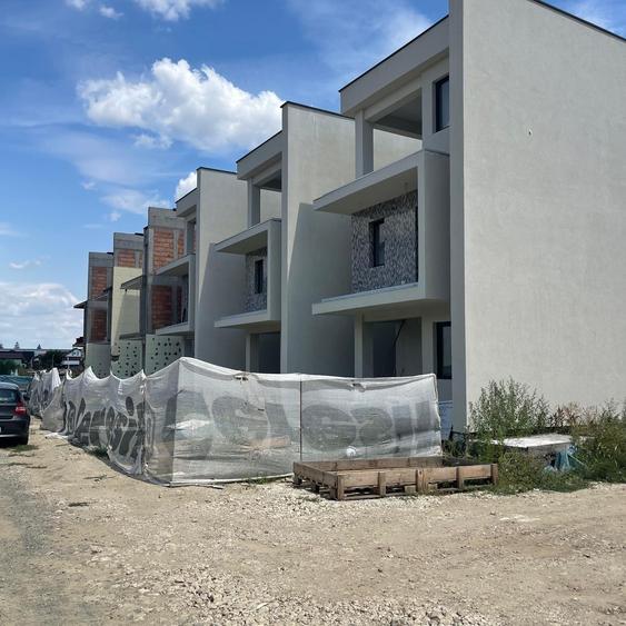 Casă modernă P+1E+ER 108 mp utili  3 băi  Terase și balcoane  Giroc