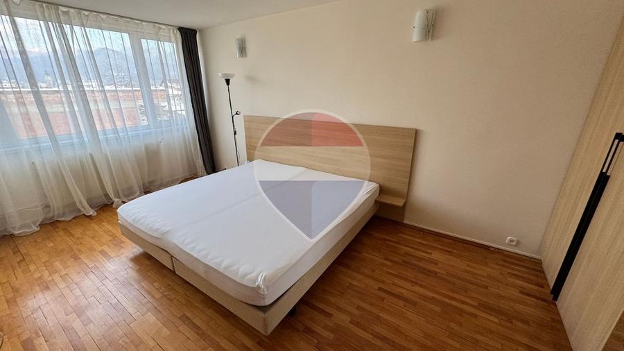 DE ÎNCHIRIAT apartament spatios cu 2 camere în vilǎ