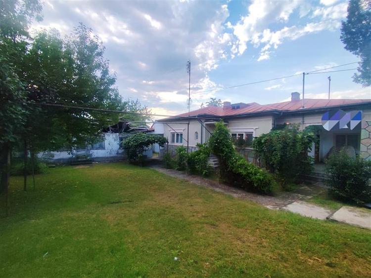 Vanzare casa in Scaeni