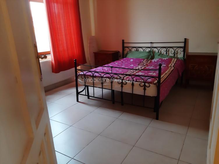 Vand apartament la casa 5 camere central Piata Catedralei - 17
