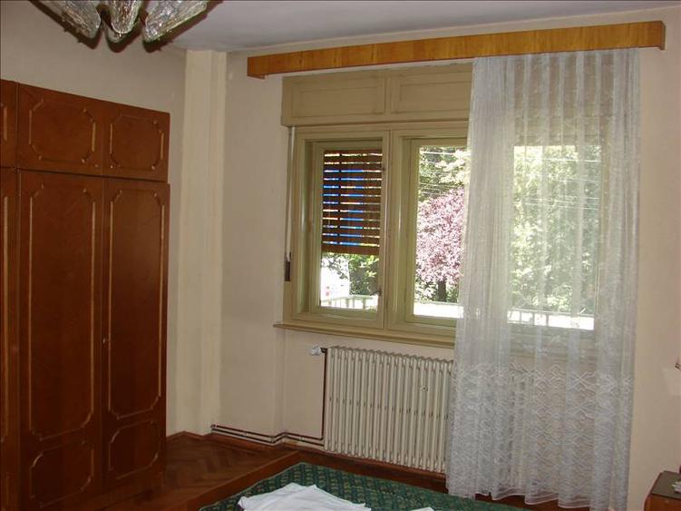 Apartament 3 Camere+ TEREN la Vilă – Vedere Unică la Parcul Sub Arini