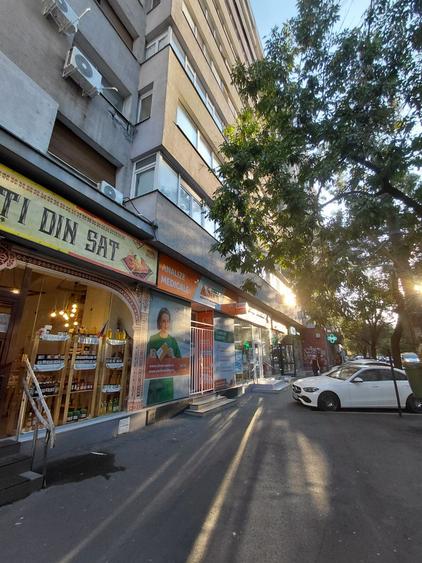 Piata Victoriei(Titulescu),3 camere,nemobilat,80 mp, etaj 3