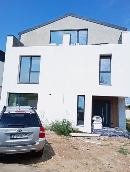 Vila Tunari str. Paris, 5 camere, curte 300 mp, 400 mp construiti