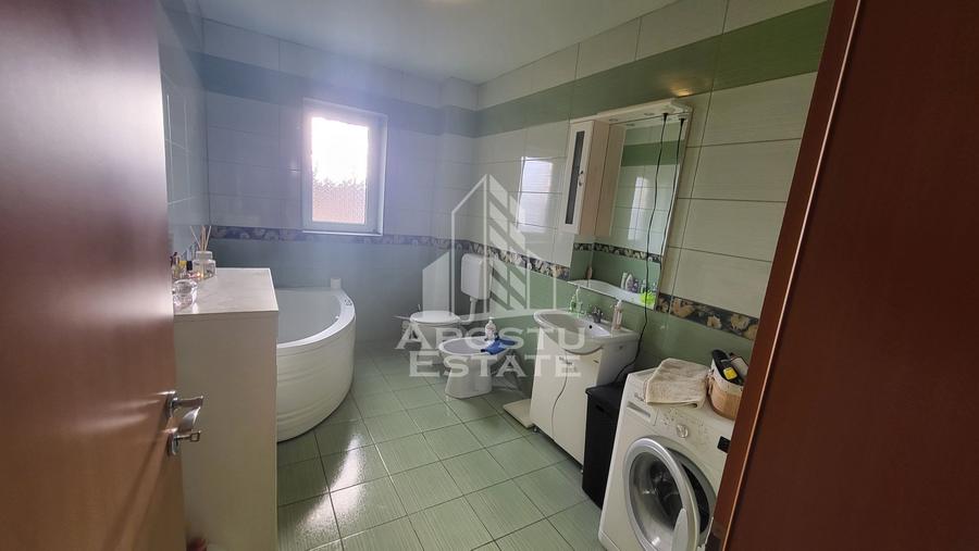 Casa individuala cu 7 camere si garaj,Dumbravita