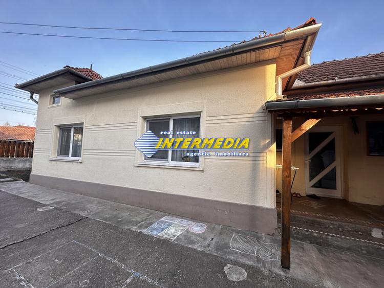 Casa cu 3 camere in Cetate la asfalt cu 1176 mp Teren