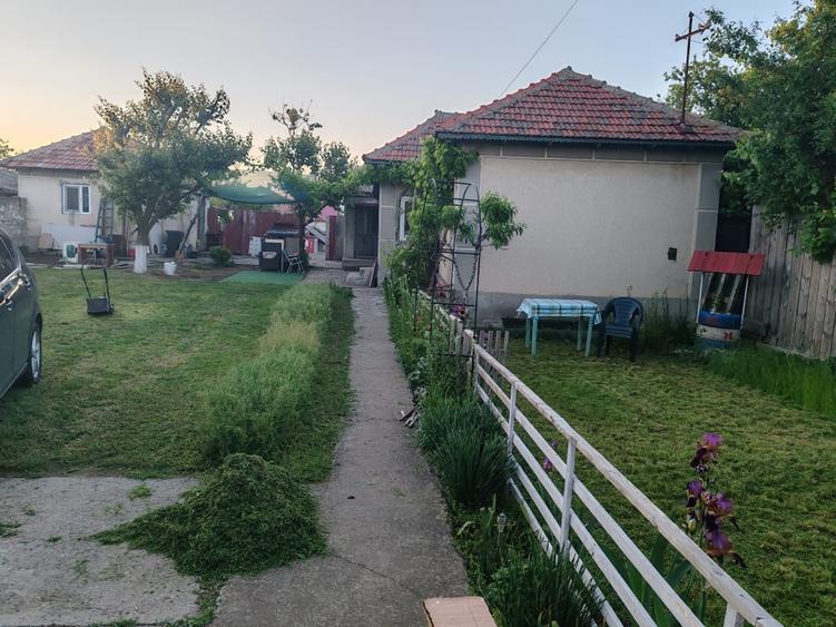 Casă cu teren generos în centrul comunei Cogealac – la doar 20 km de plaja Vadu