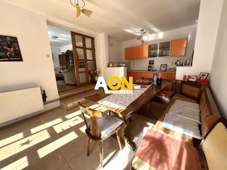 Casa de vanzare pretabila 2 familii, garaj, livada, comuna Pianu