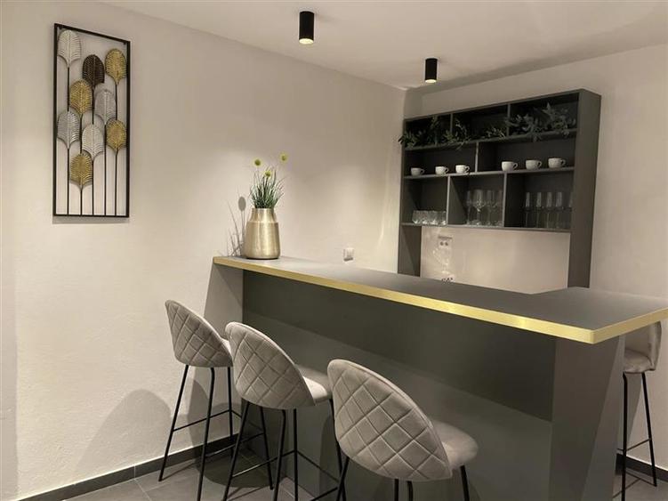Hotel Aristocrat in Centrul Istoric Brasov: Investitie Premium la cheie.
