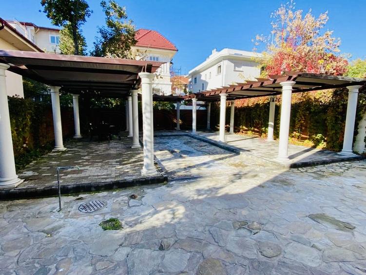 Apartament în vila 250mp + curte exclusiva 300mp, Piața Dorobanti