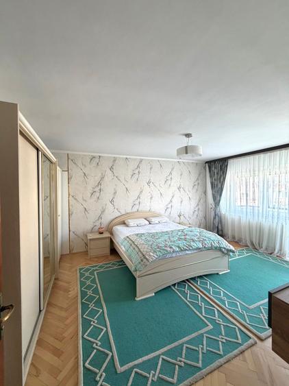 Apartament de 3 camere  - zona DECEBAL
