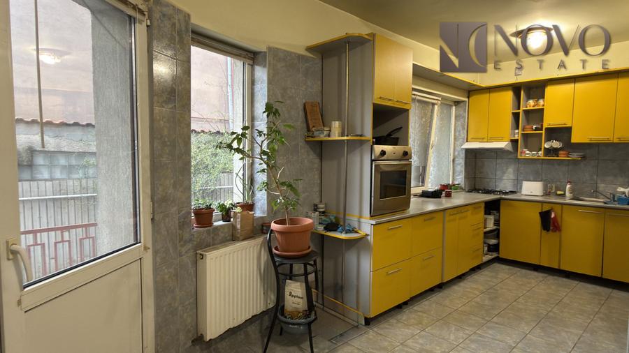Casa Multifamiliala 8 camere 9 minute Metrou Aparatorii Patriei