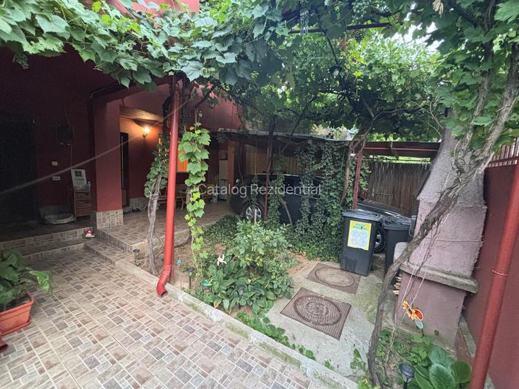 Vila de vanzare cu 2 apartamente individuale in Cartierul 23-metrou Republica - 30