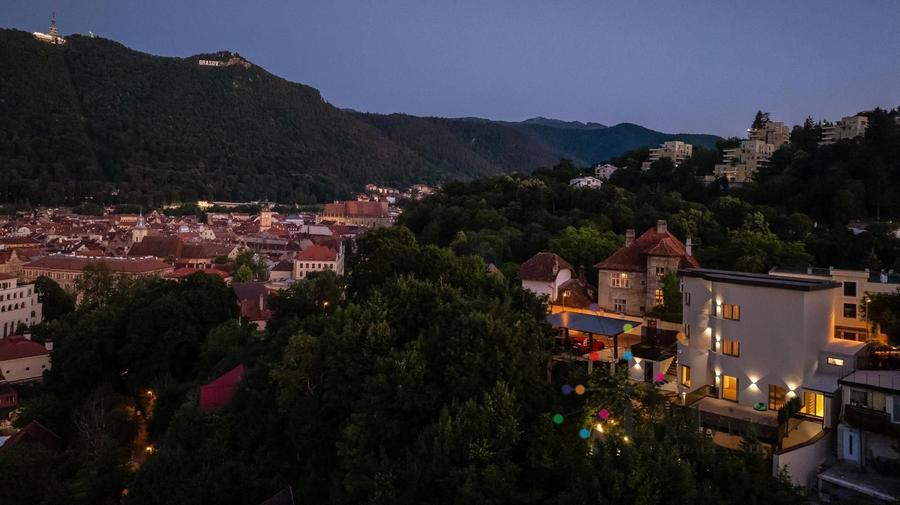 Vilă premium cu panoramă asupra Brașovului | Renovată integral în 2026