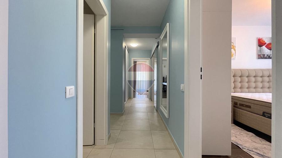 Apartament cu 3 camere de închiriat în zona Tractorul
