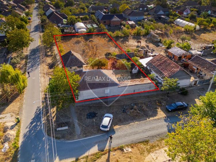 Proprietate cu teren 1.359 mp, poziție pe colț și utilități la strada