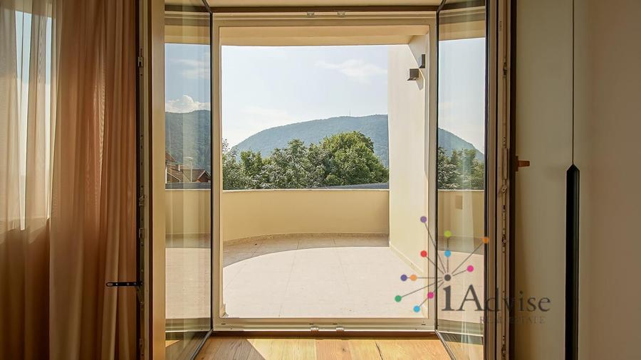 Vilă premium cu panoramă asupra Brașovului | Renovată integral în 2026