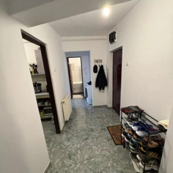 Apartament 2 camere decomandat,etaj 3, Zona Milcov