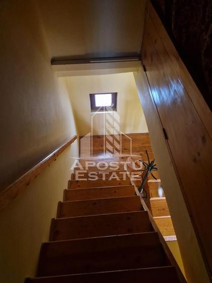 Casa familiala cu spatiu comercial si garaj P+1E+M 720 Mp
