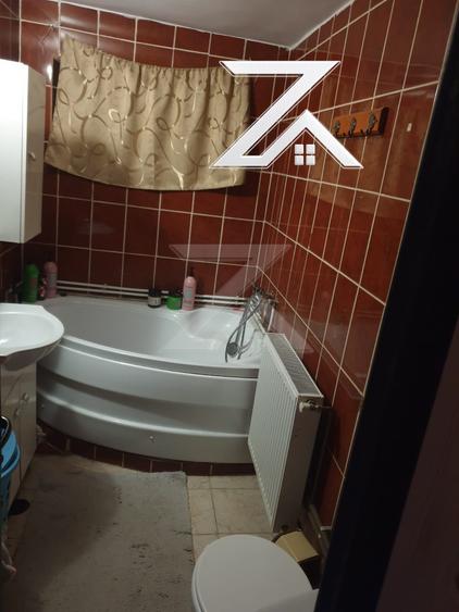 Vând casă 6 camere, zonă Elena Teodorini / aproape de Centru