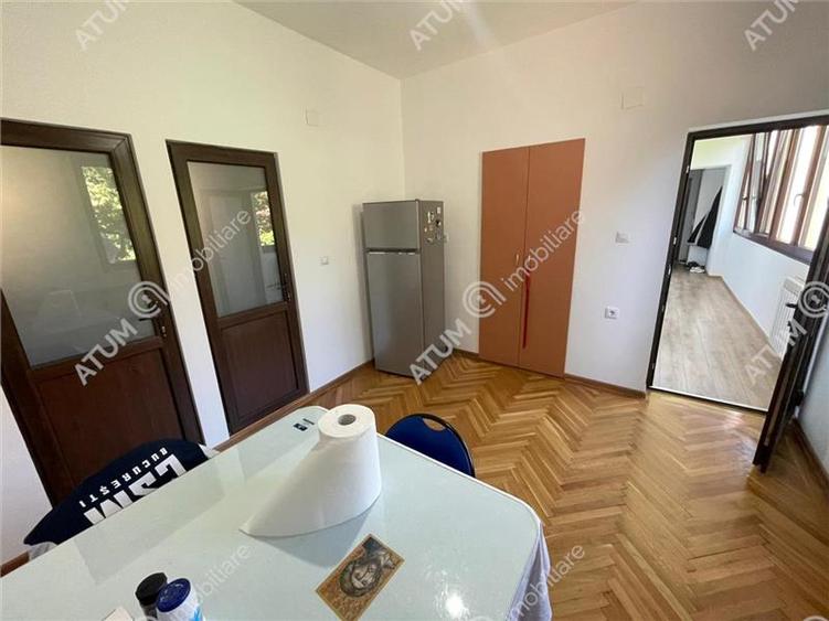 Apartament 2 camere balcon garaj curte libera zona ultracentrala Sibiu