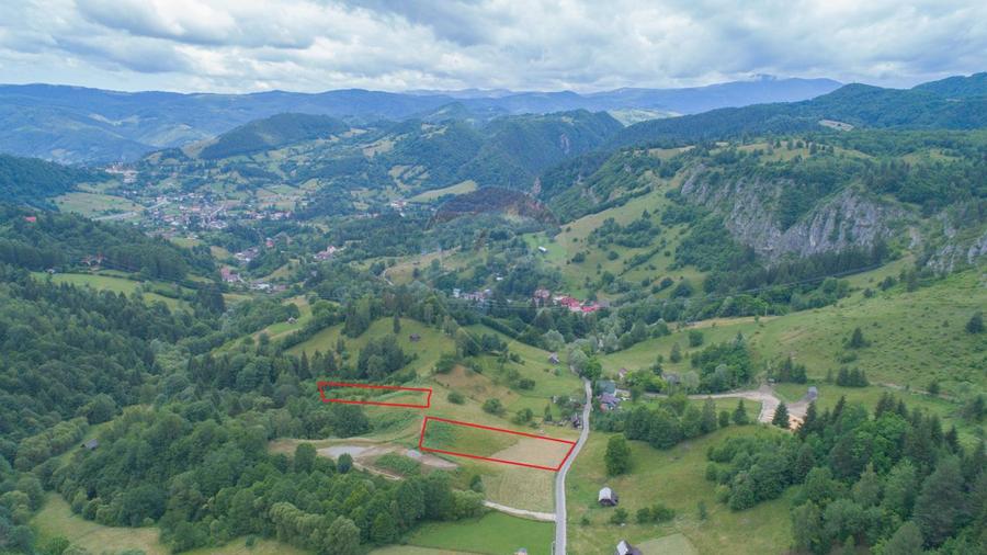 Teren2058mp Dambovicioara la poalele parcului National Piatra Craiului