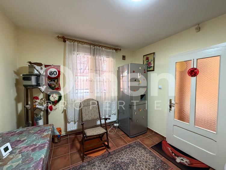 Casa cu piscina de vanzare, cu 6 ari de teren, Unguras