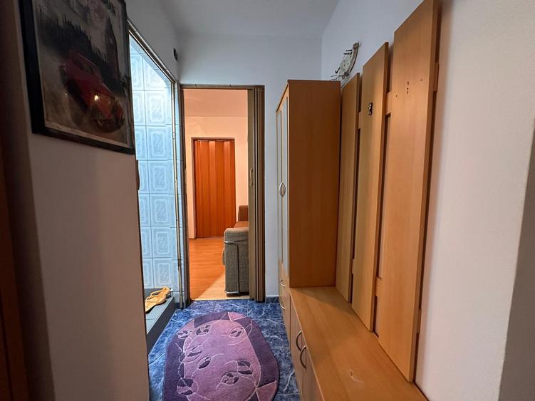 Apartament de închiriat | Etaj 2/4 | Mobilat și utilat | Centrala Termica