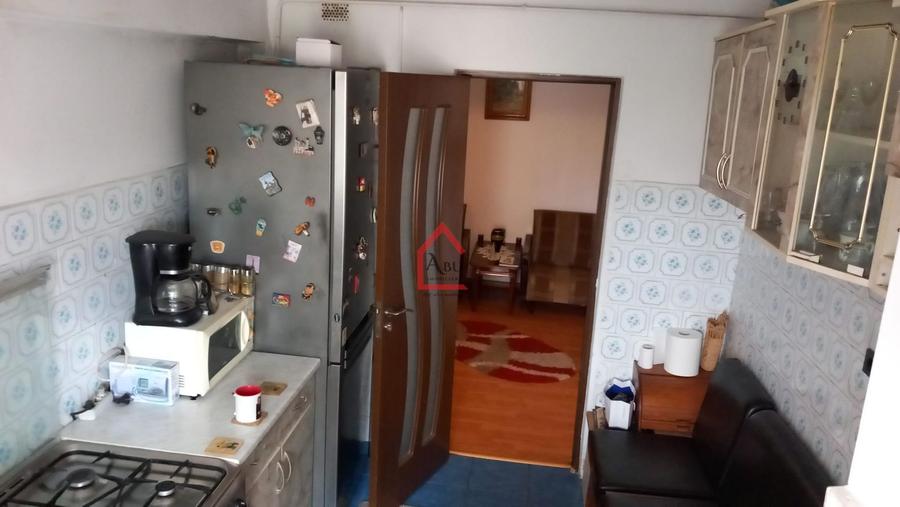 Apartament cu 3 camere, Decomandat, Zona Pacurari