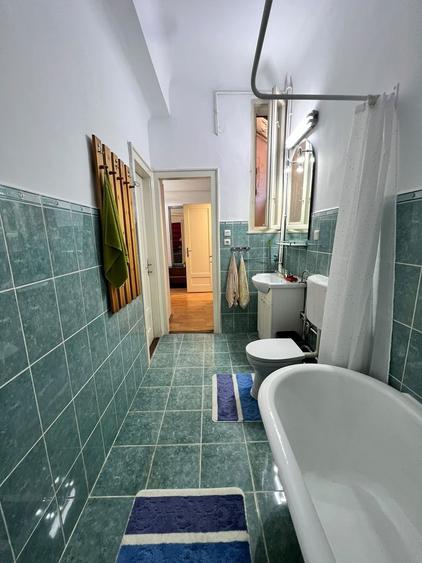Apartament spatios cu 3 camere | 83 mp + veranda + curte | Ultracentral
