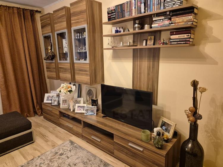 Apartament 3 camere 65 mp utili bucatarie inchisa pivnita Vasile Aaron
