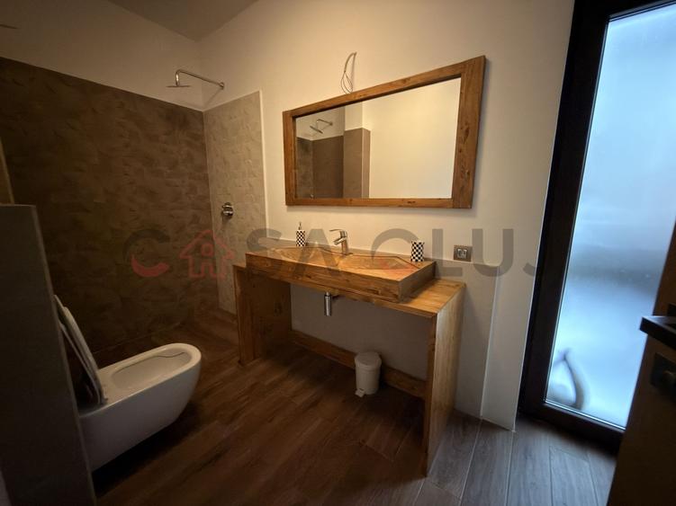 Apartament tip penthouse cu terasa si acces la curte