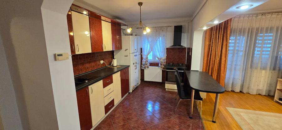 Apartament 4 camere de vanzare, etajul 1, Focsani