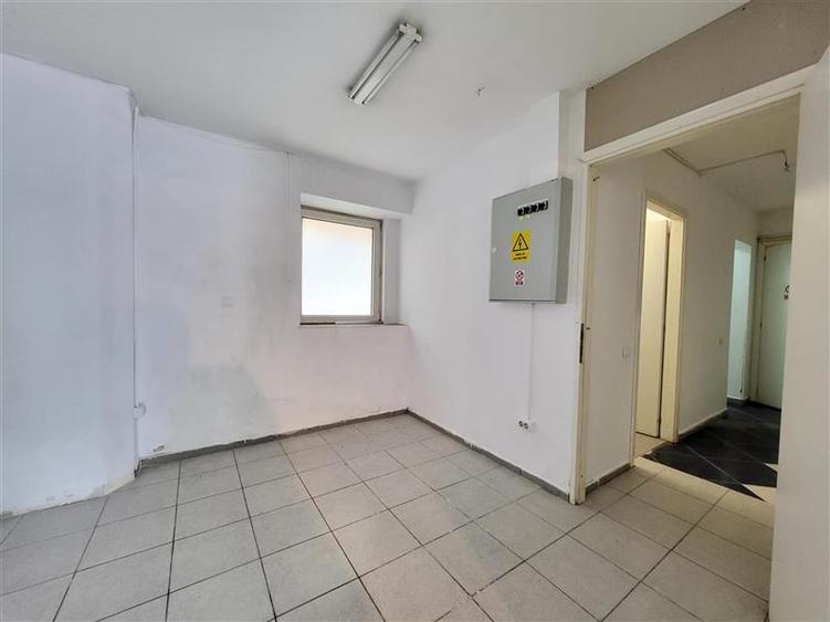 Vanzare spatiu comercial, Ghimbav, Central langa Primarie, vitrina